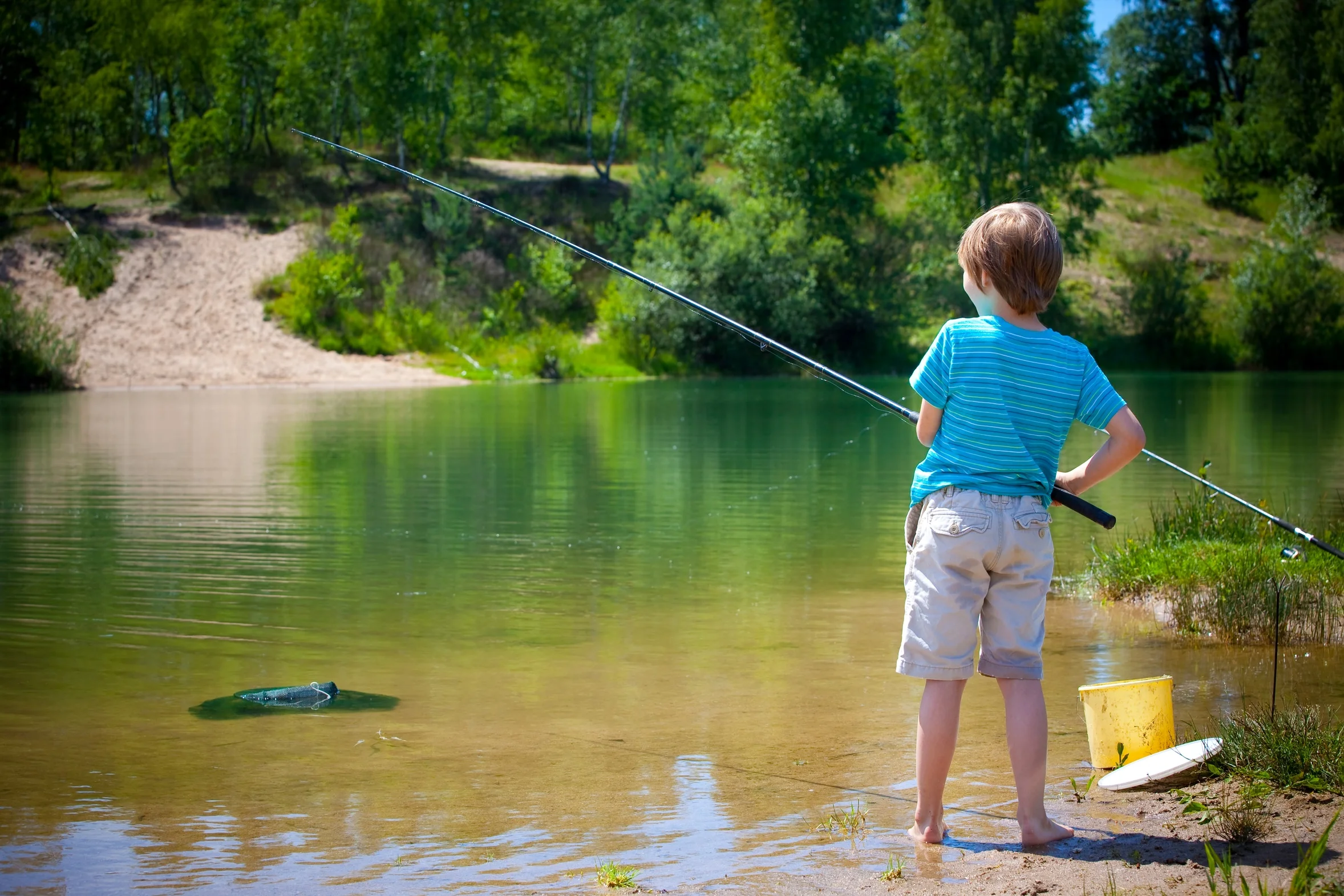 Boy fishing_14823552_Subscription_L.jpg