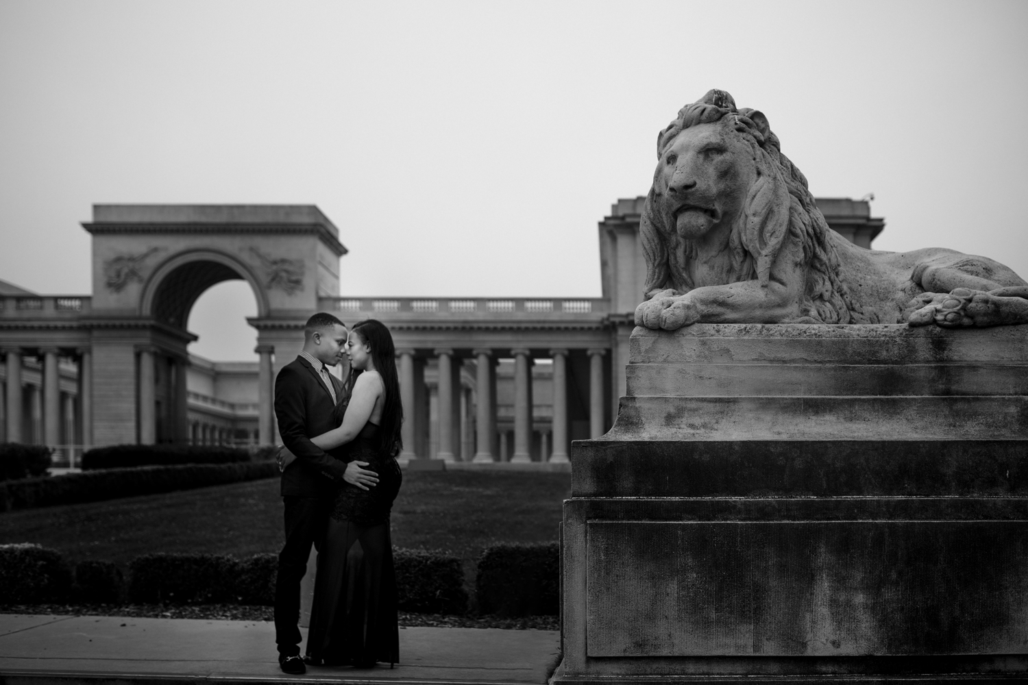 Legion-of-honor-engagement-session-by-andrea-de-anda-photography_10.gif