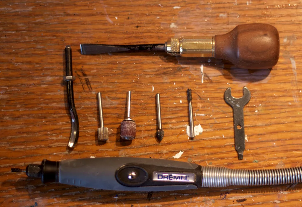 Here are some of the most important items you'll need to make your carving.