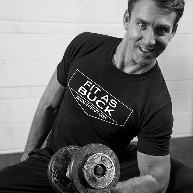 Thursday is my bis and tris day! 💪
Concentrated curls are one of my go-to biceps exercises because they allow for more range of motion than a lot of other exercises designed to isolate the bis. One of the things people often overlook when training t
