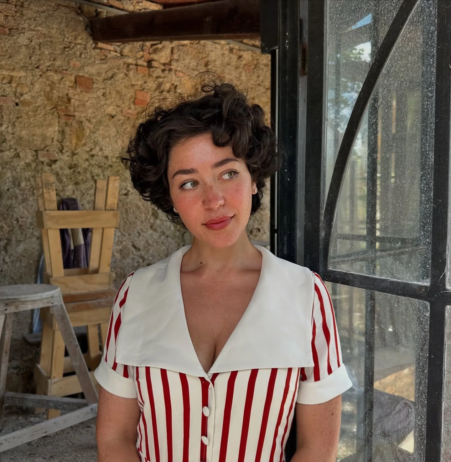 Kindly consider this as my official application to sing a Despina or Susanna soon&hellip; methinks playing a clever maid is my true calling &hearts;️🇮🇹 

Until then, Rossini it is! Our premiere of 𝐿𝒶 𝓈𝒸𝒶𝓁𝒶 𝒹𝒾 𝓈𝑒𝓉𝒶 is tonight💋

@puntoa