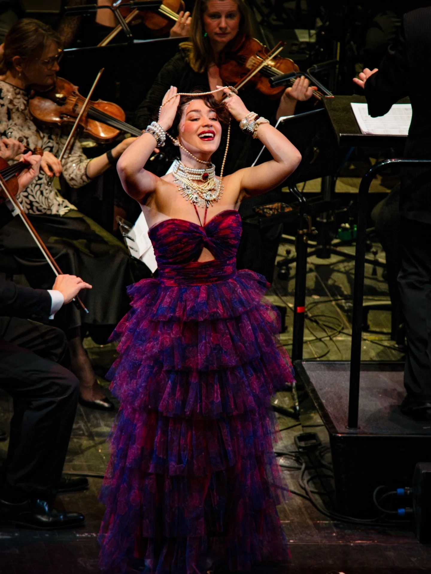 2026 is off to a wonderful start in terms of global politics, huh? 🙄 This New Years onstage was like many others, celebration, joy and fun for the audience. And backstage, there were many quiet conversations between numbers about the state of the wo