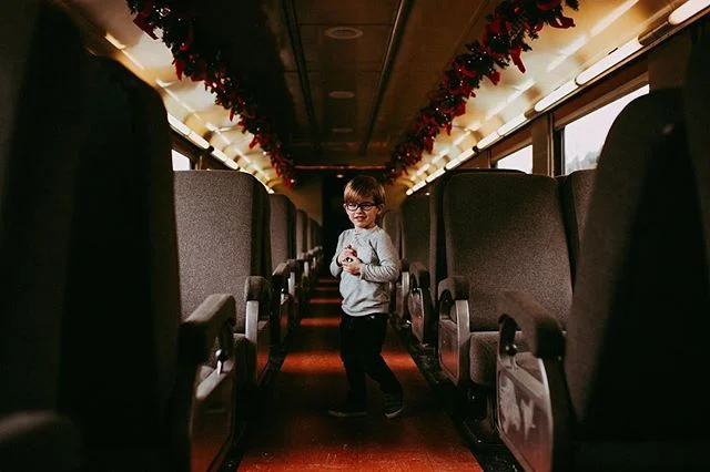 Hope everyone had a great Thanksgiving! We wasted no time getting in the Christmas spirit after a wonderful Thanksgiving with family! Off to Chattanooga we went to pay a visit to the Enchanted Garden of Lights and the NORTH POLE - courtesy of Tenness
