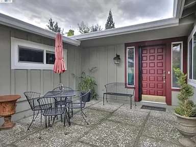 front yard before.webp