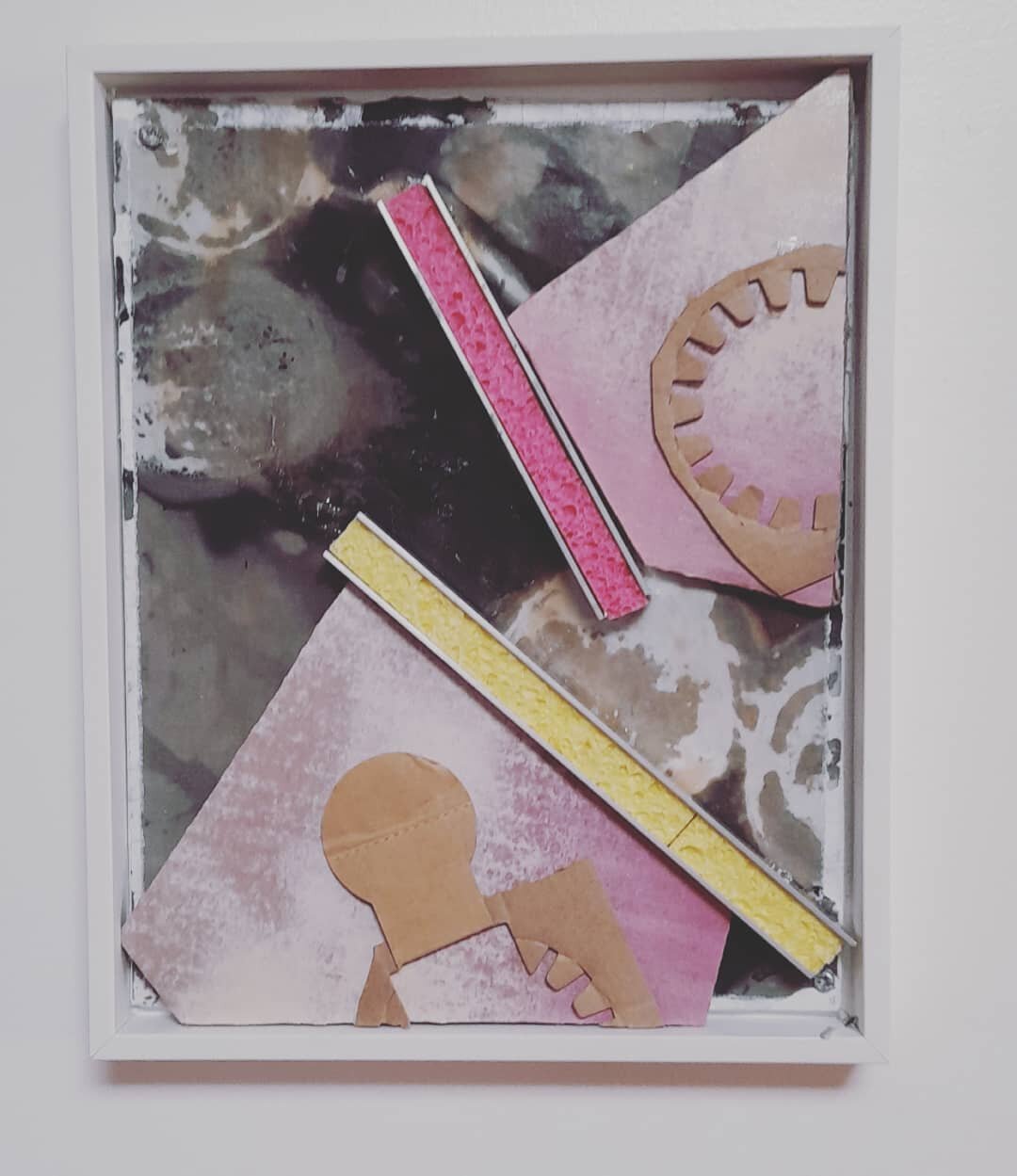 disparition temporaire #6
July,2021,assemblage,photo emulsion and acrylic,sponge on cardboard and canvas board, 25x21,framed.
#corrugatedcardboard#nonobjectiveart#upcycled#nonobjectiveabstraction#assemblages#contemporaryart#Christinemyerscough