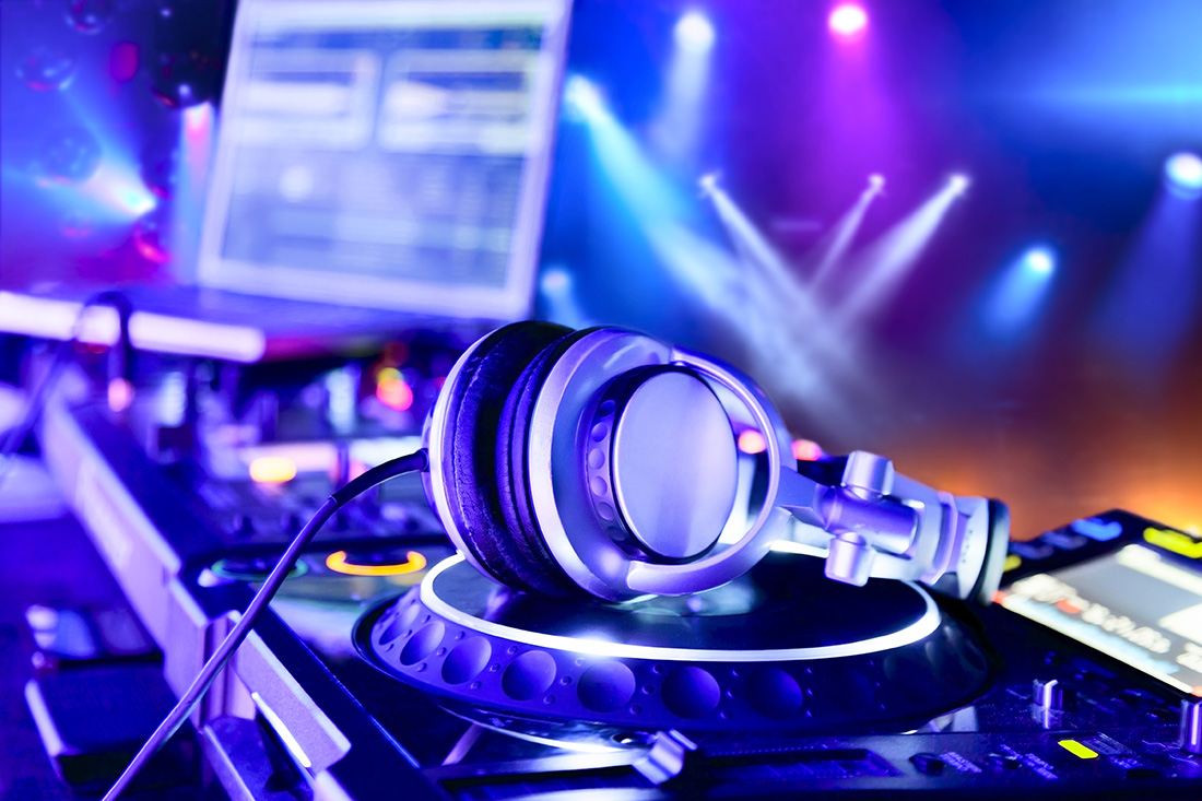 DJ for Events: Why Should You Hire One?