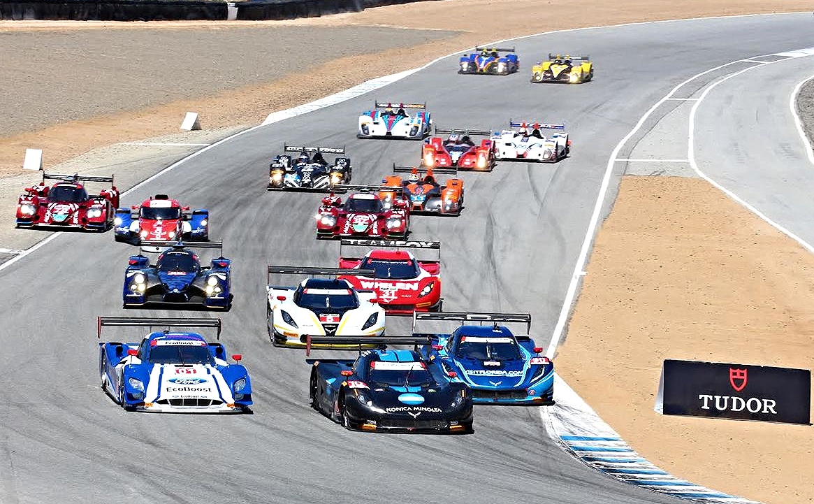 Start of the race as the field dives into the Andretti hairpin.