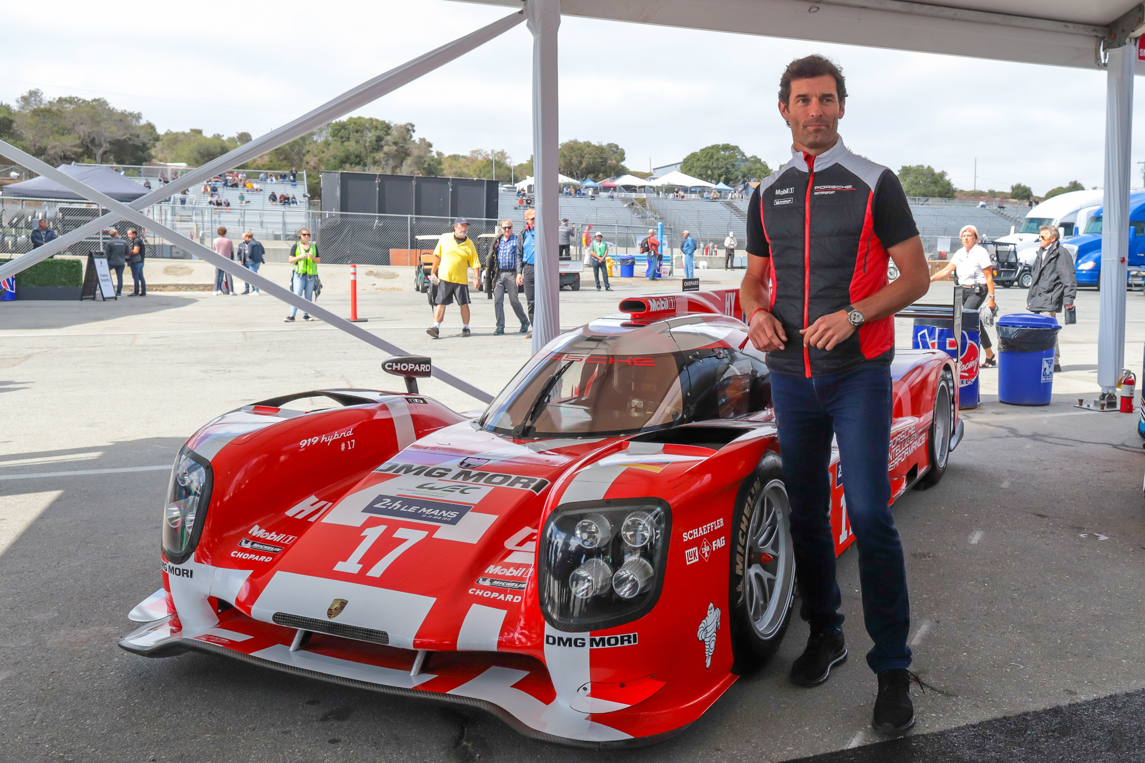 Mark Webber poses in Front of his LeMans 919.
