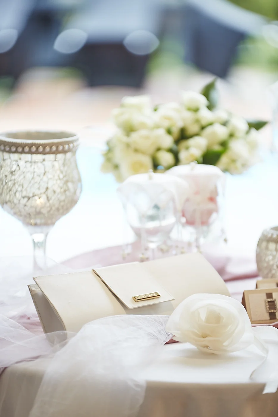 Bridal clutch bag in ivory white