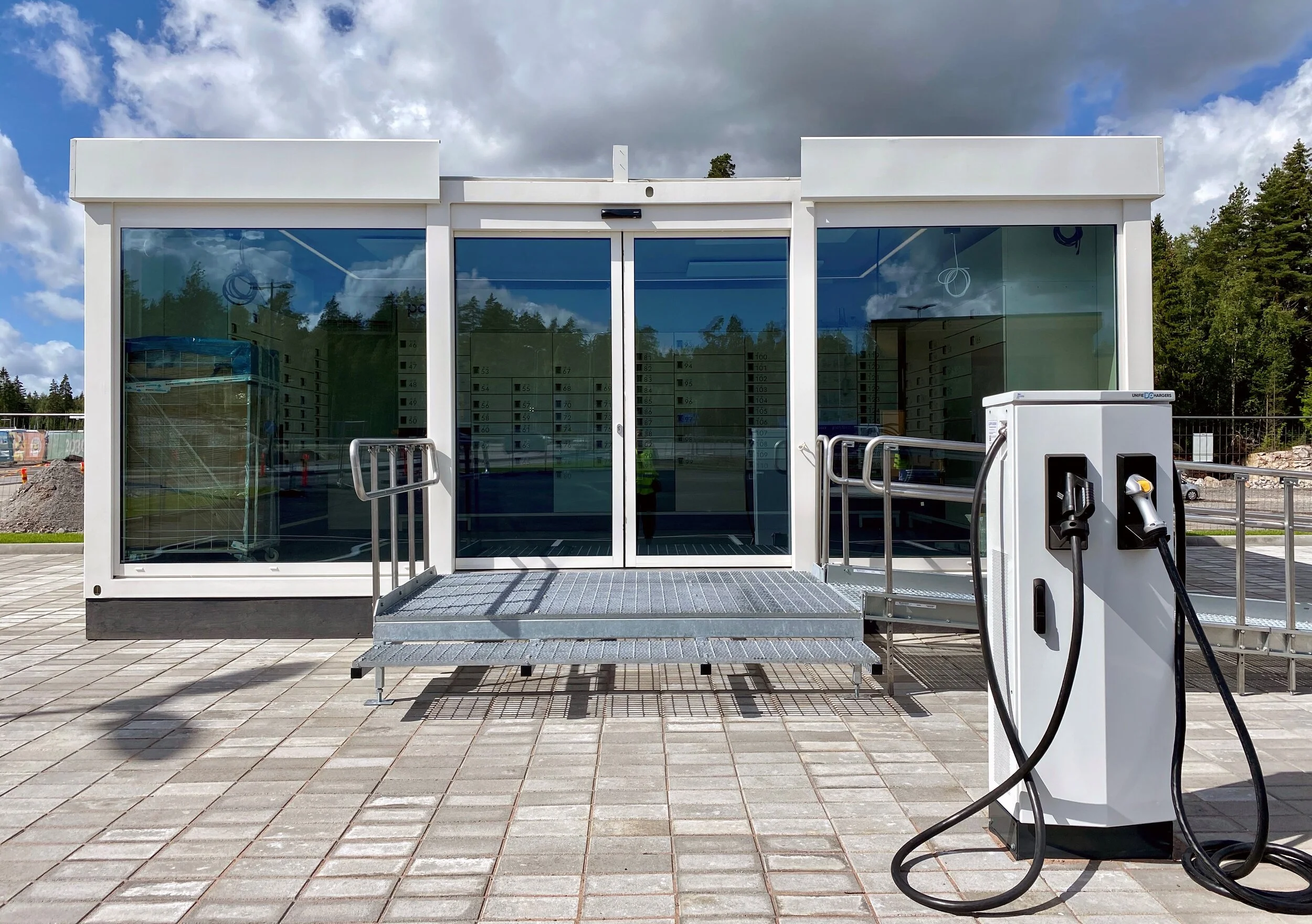 Parcel lockers and the service station of the future