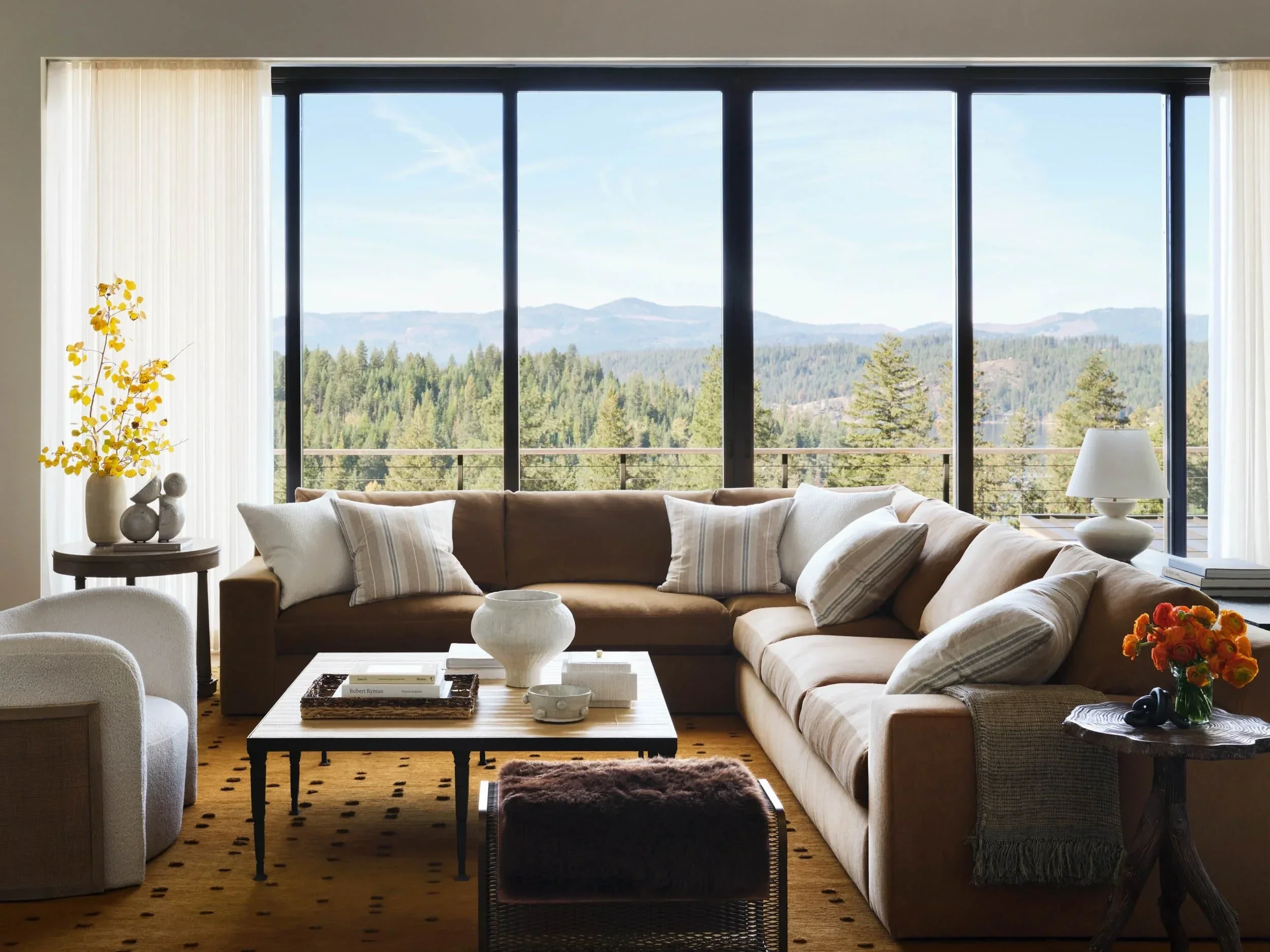 ARCHITECTURAL DIGEST: MIDDLE EAST, LAKE COEUR D’ALENE HOME DESIGN BY DANIEL JOSEPH CHENIN, PHOTOGRAPHY BY DAVID MITCHELL