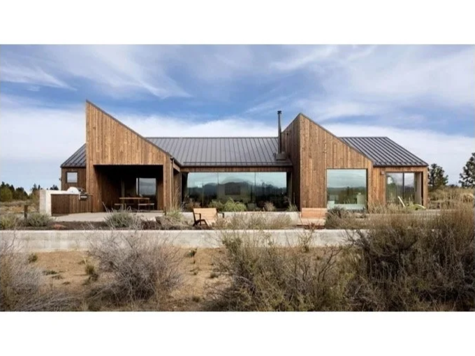 DEZEEN FEATURE ON OCTOTHORPE RESIDENCE DESIGNED BY MORK-ULNES AND PHOTOGRAPHED BY JEREMY BITTERMANN