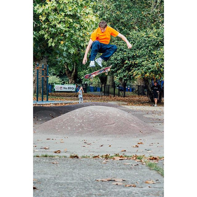 Levi | Pop shuvit on some London crust