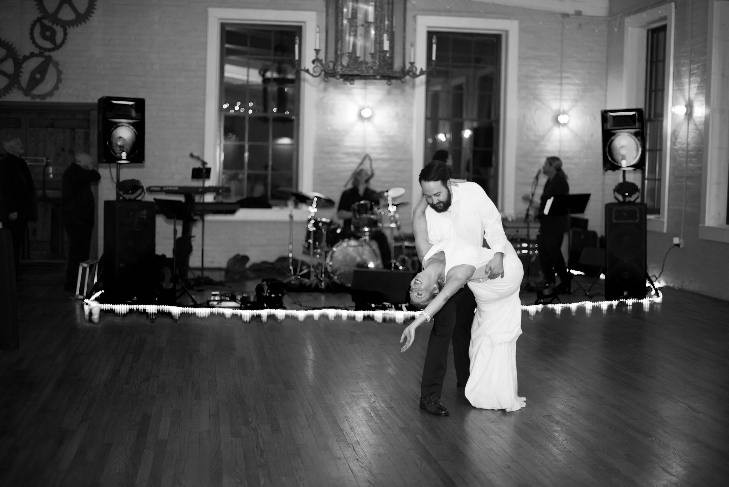 First+Dance+Charlotte+-+Leslie+%26+Matt+Campbell+-+Kristi+Marie+Photography+-+Loving+You+Easy+-+Zac+Brown+Band++%2824%29.jpg