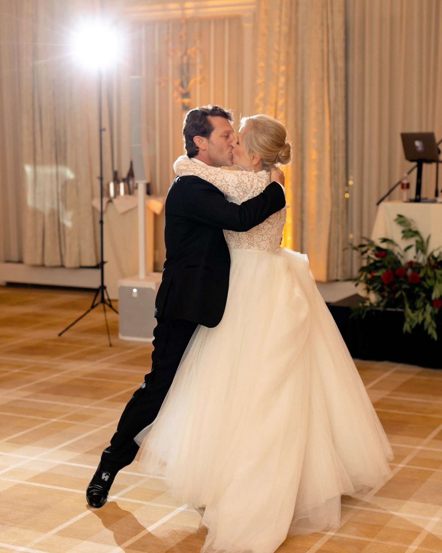 &ldquo;We had a couple of unplanned kisses&rdquo; 😘
⠀⠀⠀⠀⠀⠀⠀⠀⠀
I love this photo of Jean and Greg from their first dance at their gorgeous wedding in Aspen (it only took me 3.5 years to share this, Jean!)
⠀⠀⠀⠀⠀⠀⠀⠀⠀
I was going back through the messag