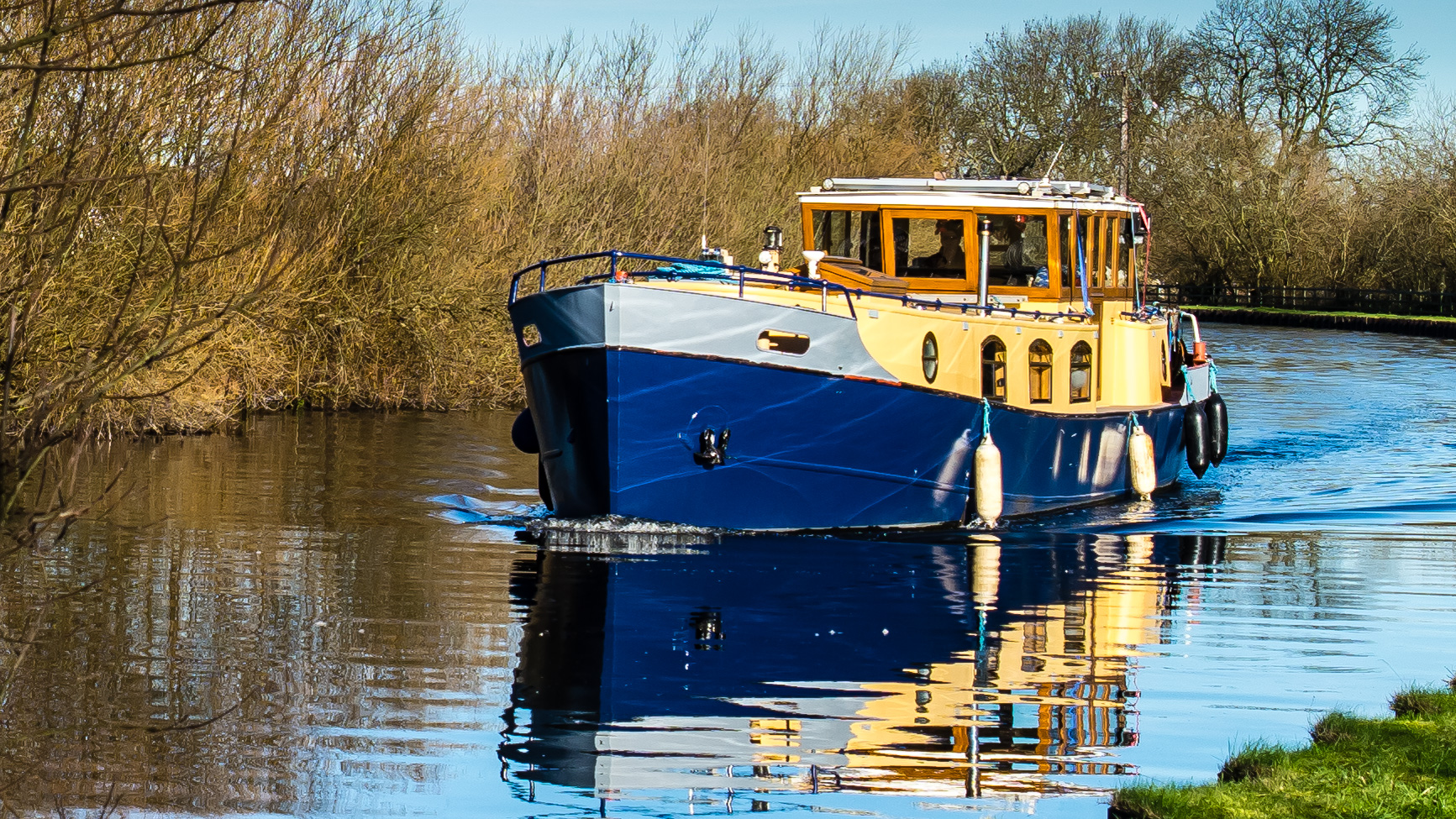 Pleasure boat