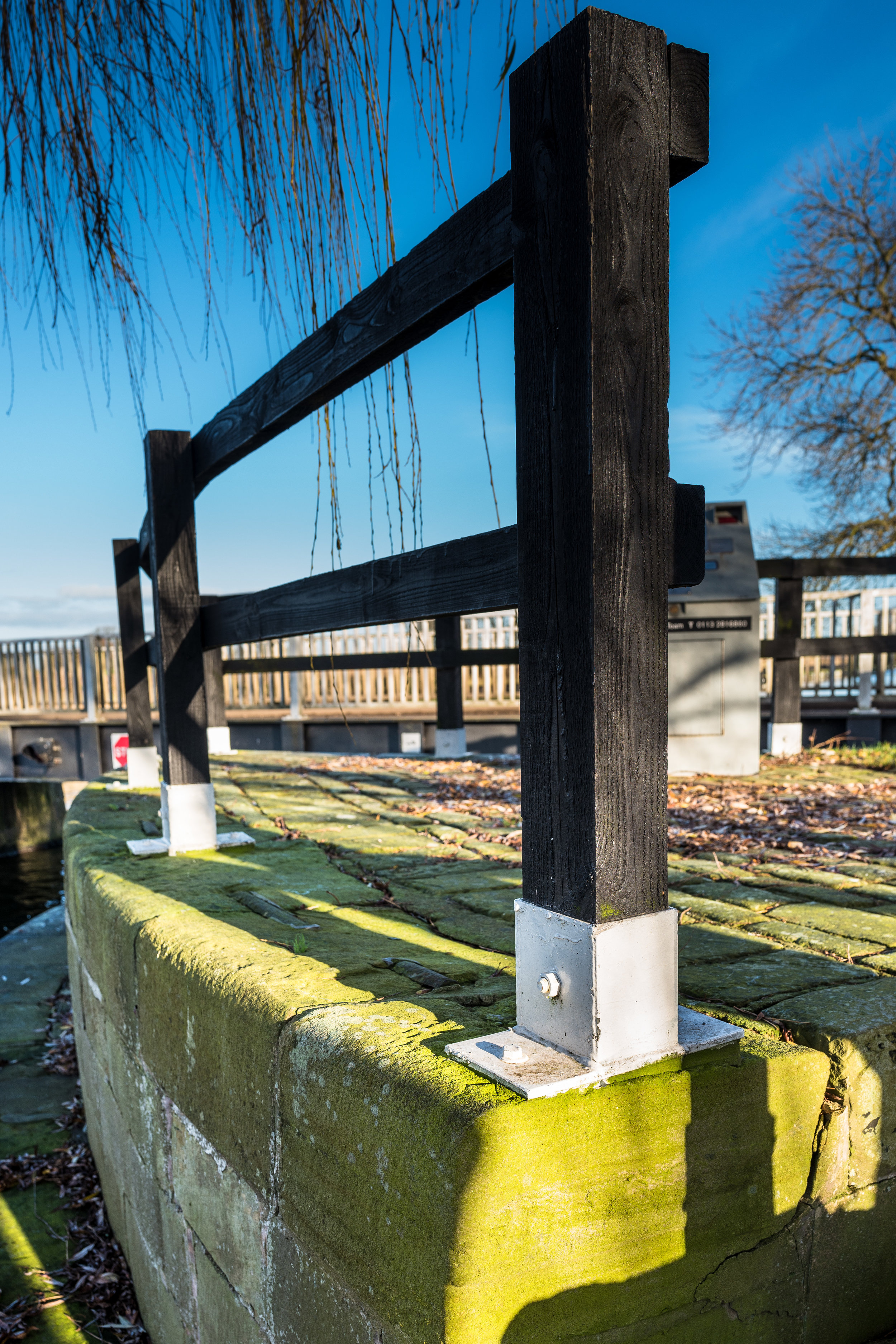 Kirk Bramwith canal lock