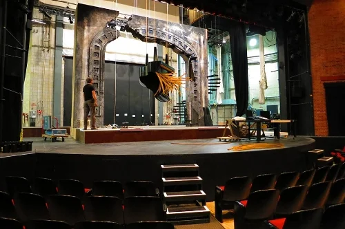 theater-stage-piano-960.jpg