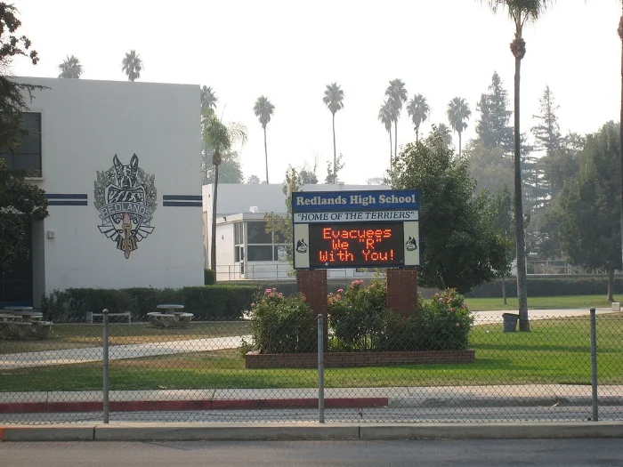 1024px-Redlands_High_School.jpg