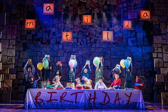 2-RSC-Matilda-The-Musical-UK-Ireland-Tour.-The-Company.-Photo-Manuel-Harlan.jpg
