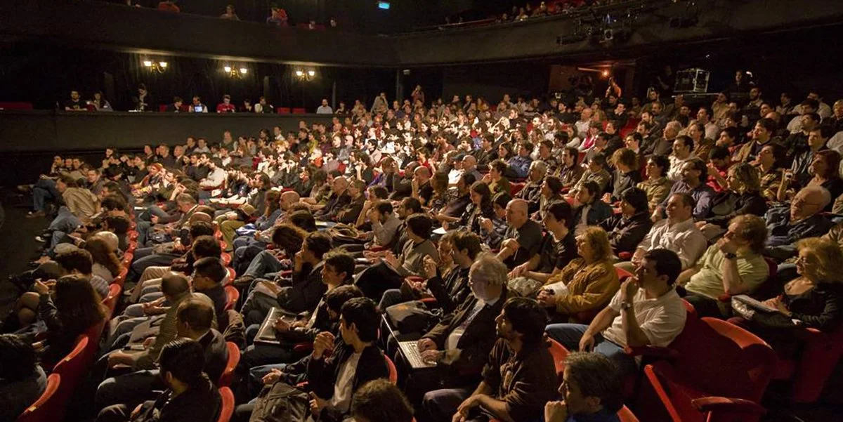 Apparently “Don’t Pee in Your Cup” is Now Part of Theatre Etiquette