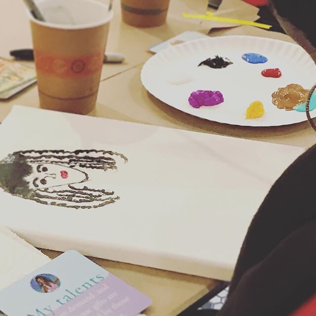 Affirmation Painting workshop at Clinton Housing 🎨 painting words and images to soothe, inspire and show ourselves love ❤️ Thank you @cultivatehkny!
.
.
.
.
#artsanddreams #affirmationart #acrylicpainting #mantras #selflove #selfhealing #nycworkshop