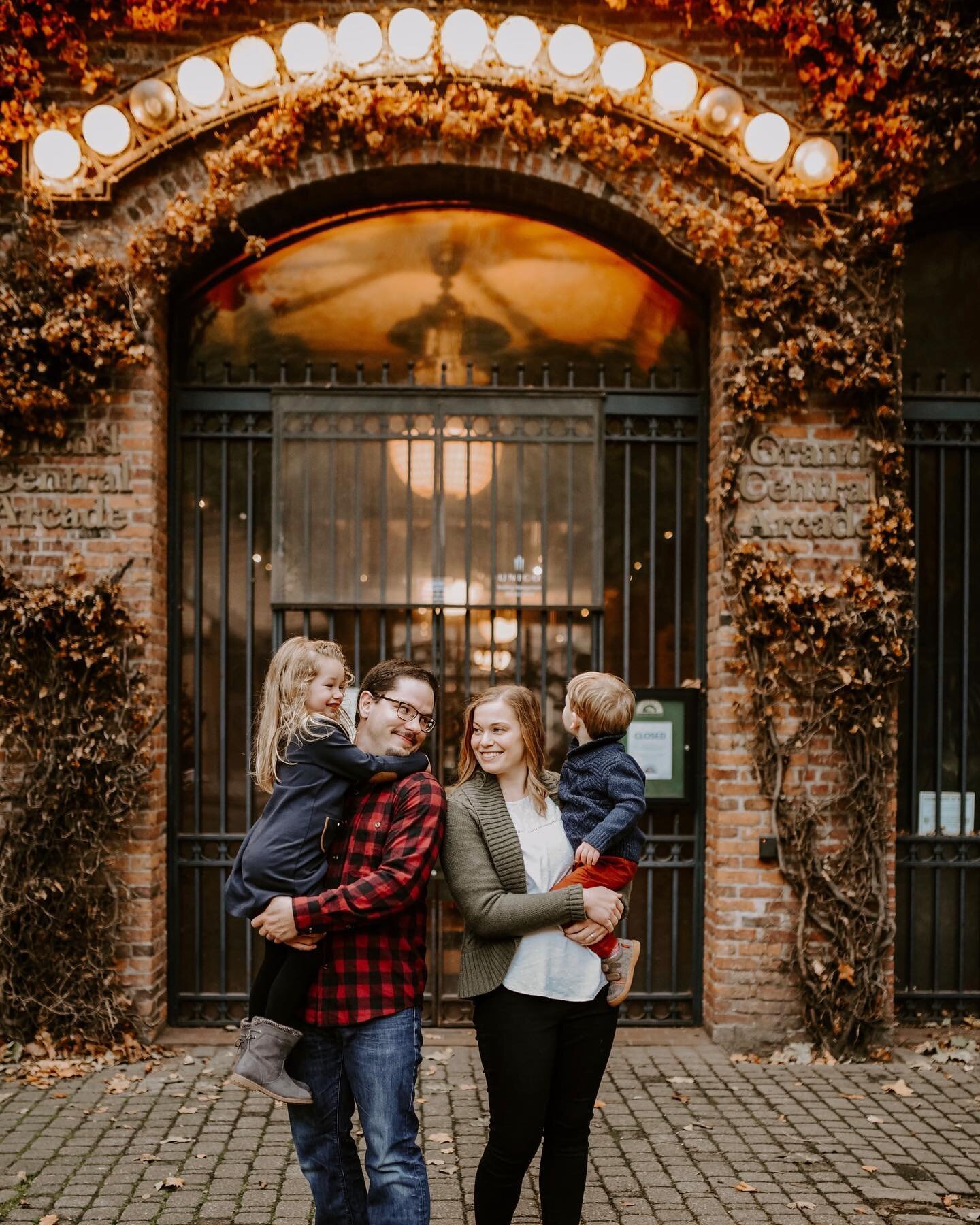 Giveaway time!
I will be giving away one free family session! All you have to do is follow me, like this post, tag 3 friends in the comments! Post to your story for an extra bonus entry 💕 go go go! Shoot must be used within one year and does not cov