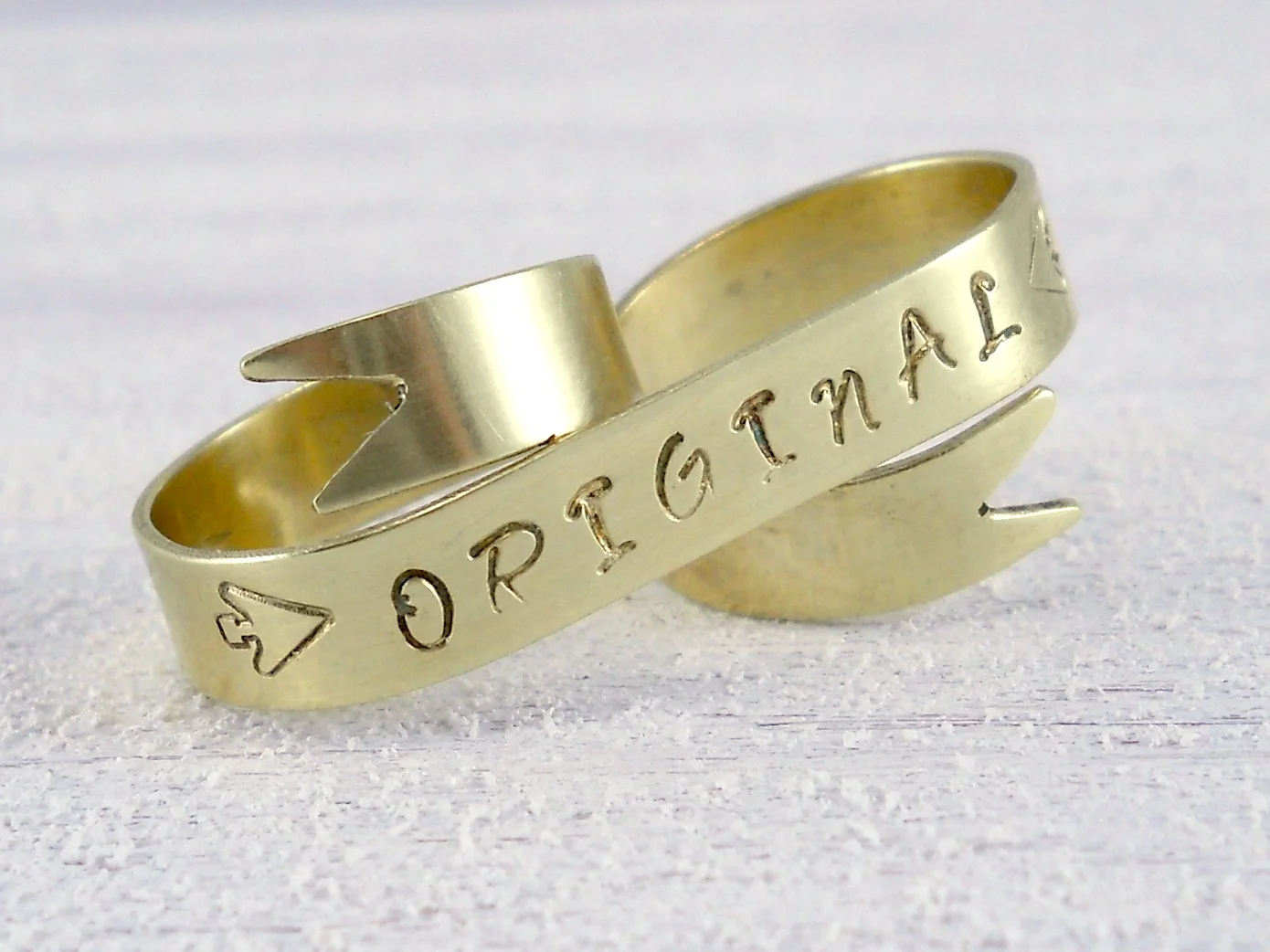 two-finger-tattoo-banner-ring