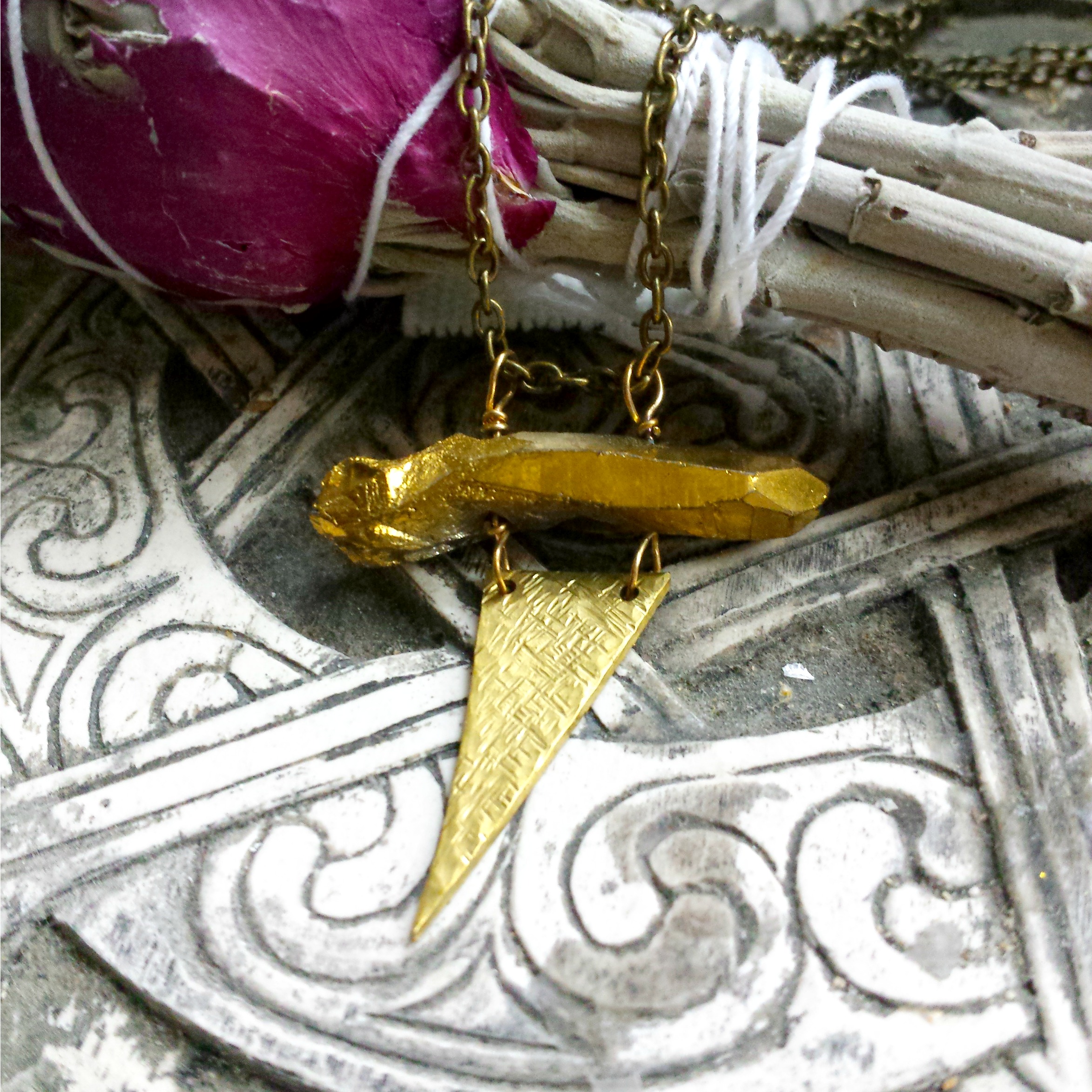 raw-quartz-pendulum-necklace