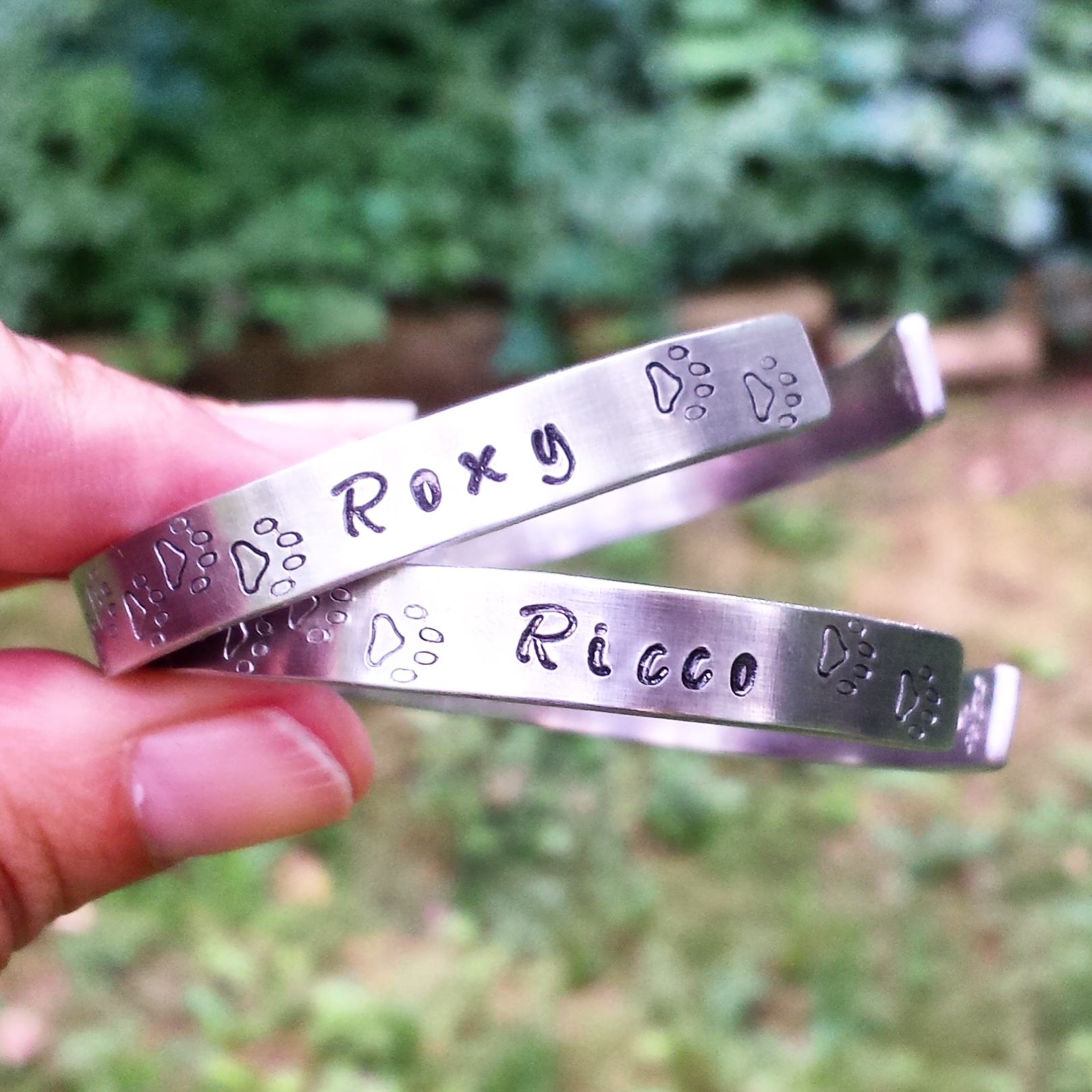 paw-prints-bracelet