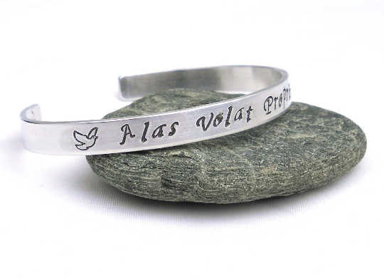 Alas Volat Propriis Bracelet 2.png