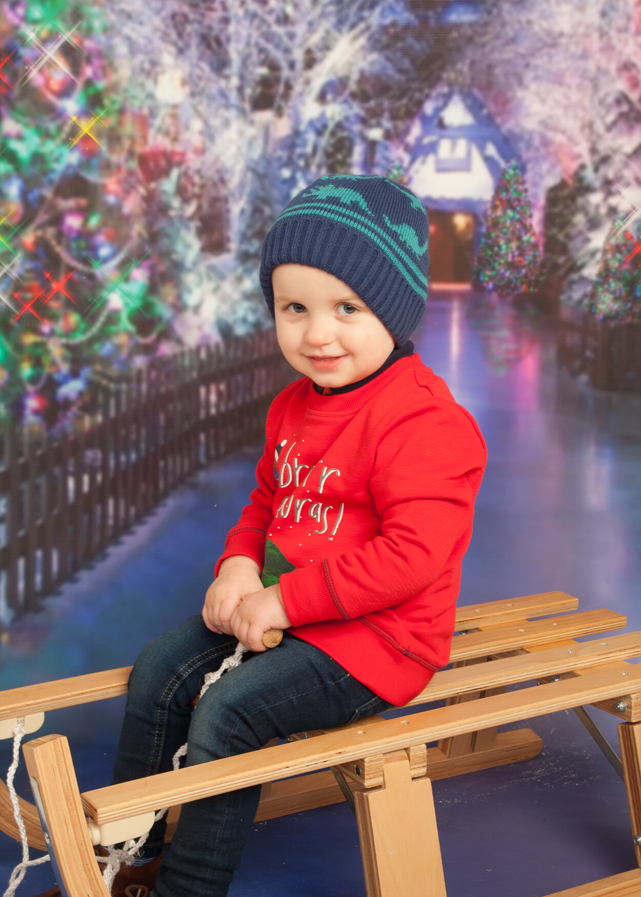 zig-zag-photography-leicester-leicestershire-nursery-photographer-school-pre-childcare-photos-themed-backdrop-kids-children-christmas