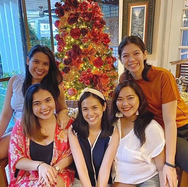 The beauty of high school friendships is that you don&rsquo;t have to go through the same life path in order to grow old together 💛💛💛 We are all in different places and stages, we don&rsquo;t see each other as often as we would like, but our bond 
