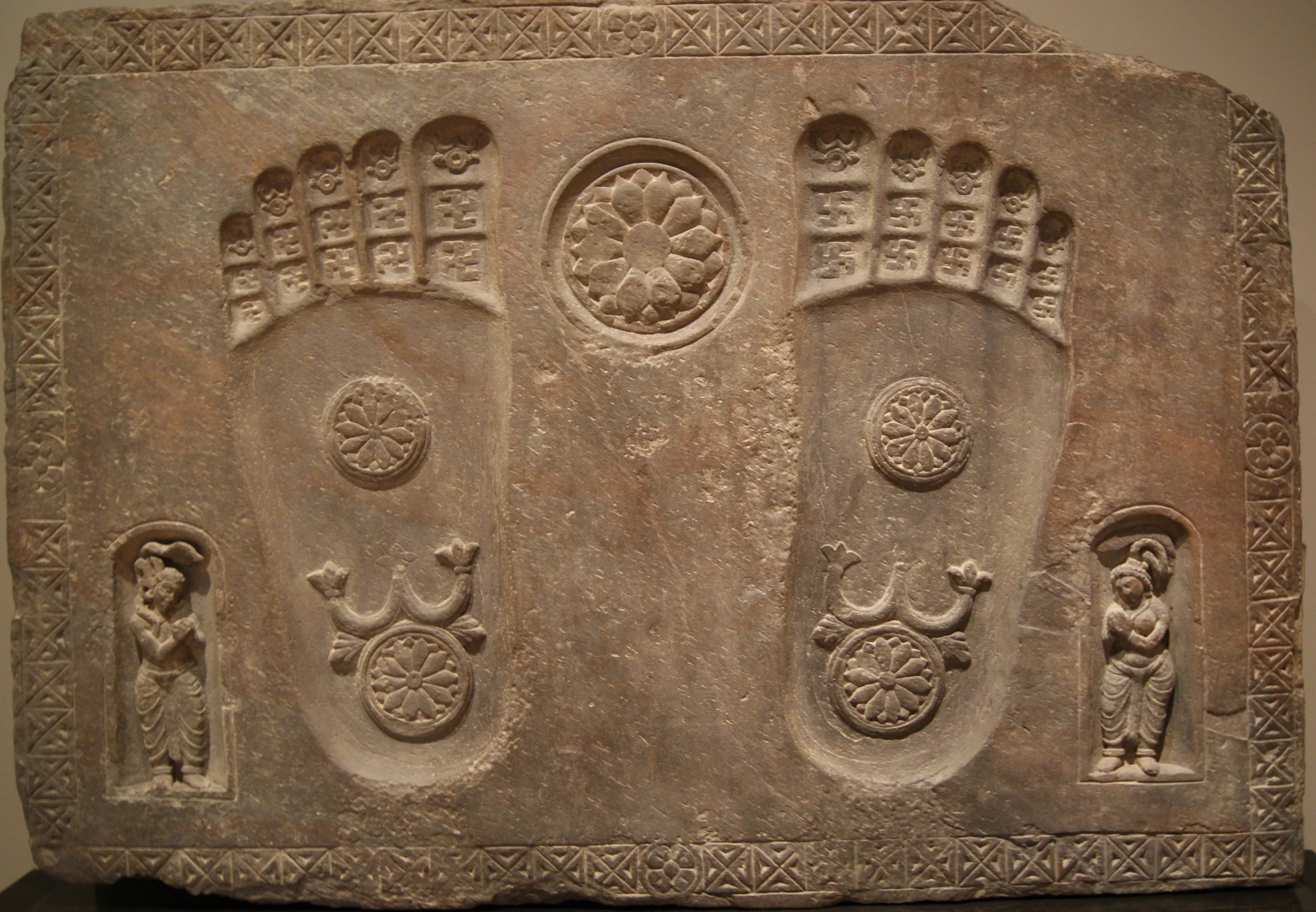 Footprints_of_the_Buddha_University_Art_Gallery).jpg
