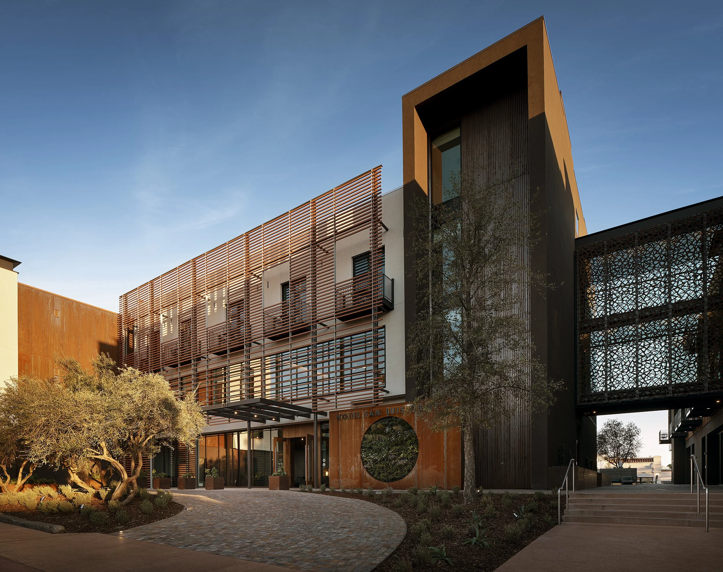 RyanGobuty_HotelSLO_Exterior_06.jpg
