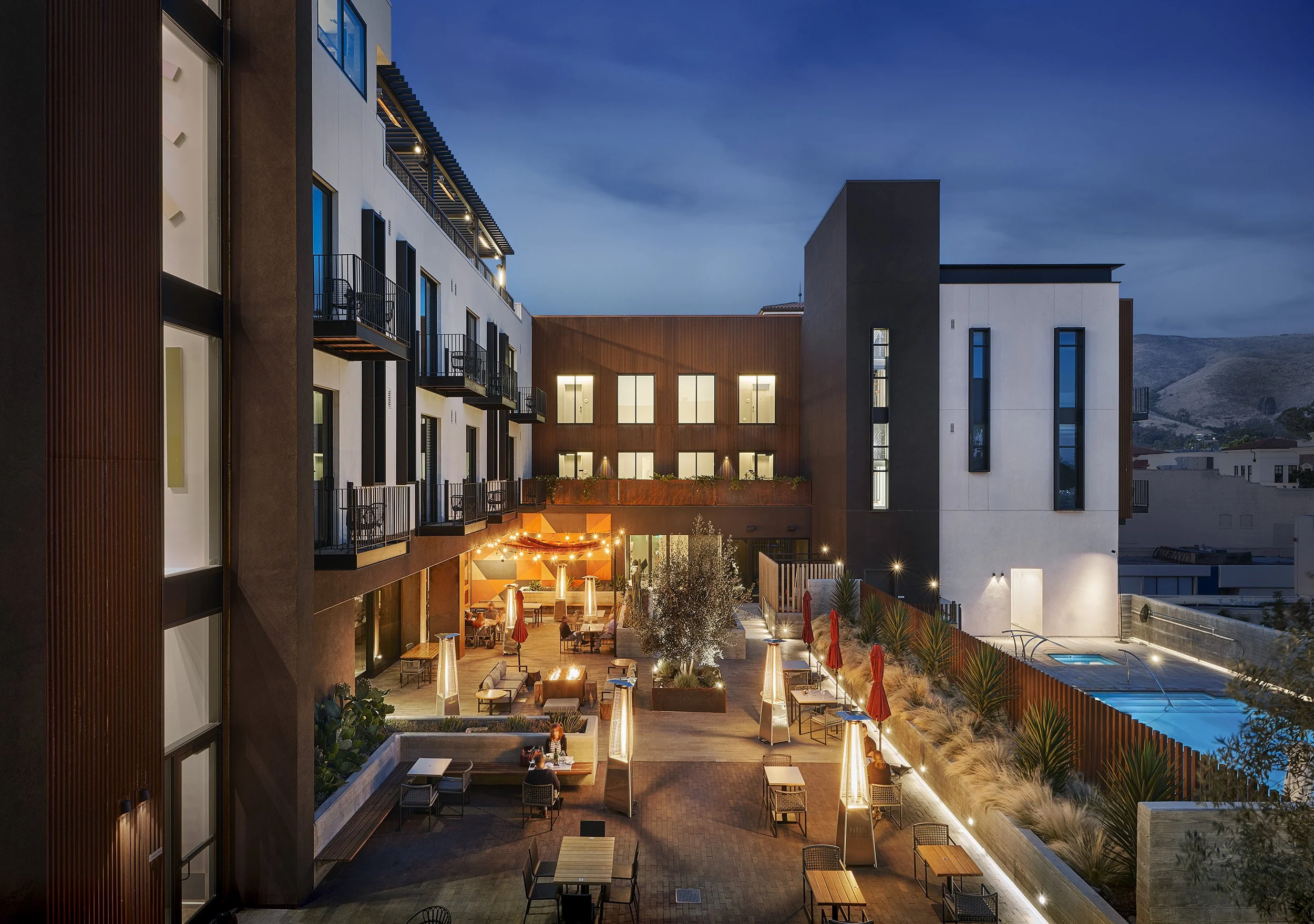 RyanGobuty_HotelSLO_CourtyardTwilight.jpg