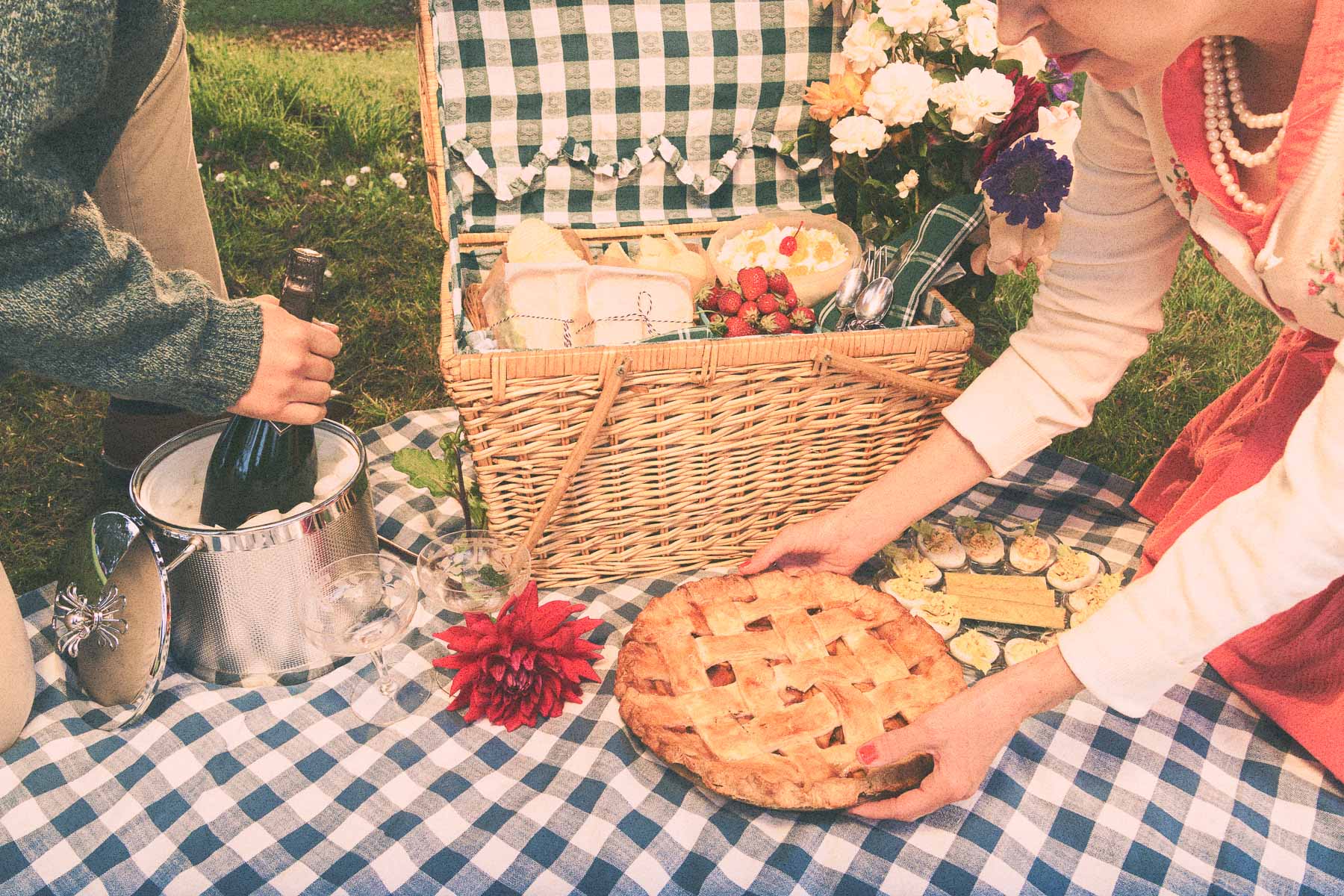 2. MadMenPicnic_078-edit_web.jpg