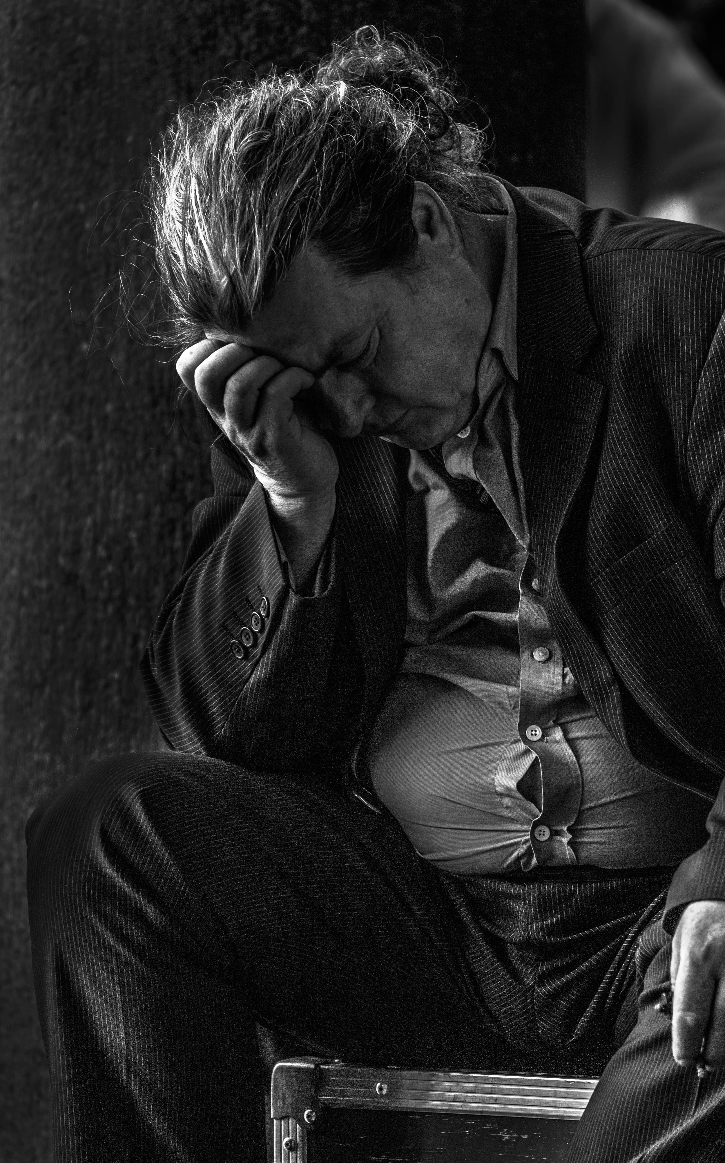 He didnt look tired, he looked beaten. Maybe it was an argument with an ex wife about money. Maybe he was sick and losing his energy more and more each day. Maybe he was just tired of the routine. I pictured him moments before smiling at custom