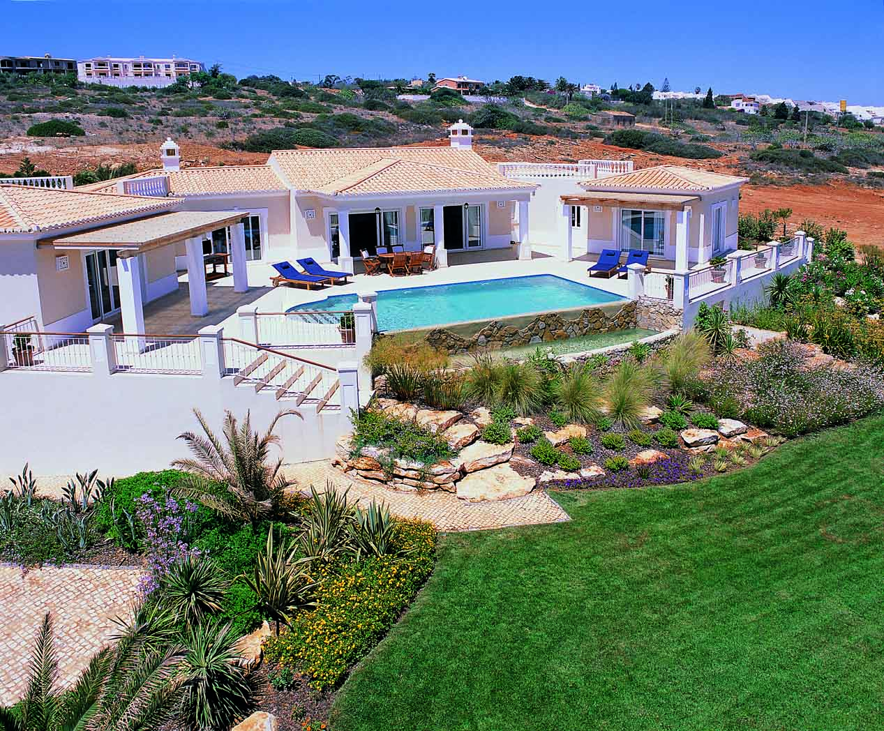 RdL110 V83 BEView House+Gardens.jpg