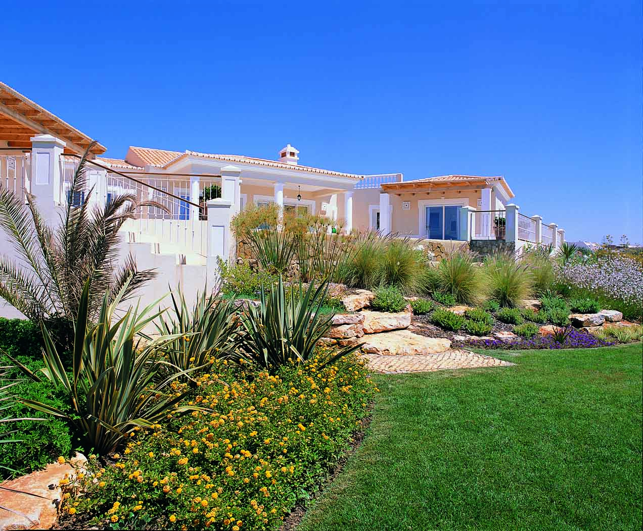 RdL125 V83 House+Gardens.jpg