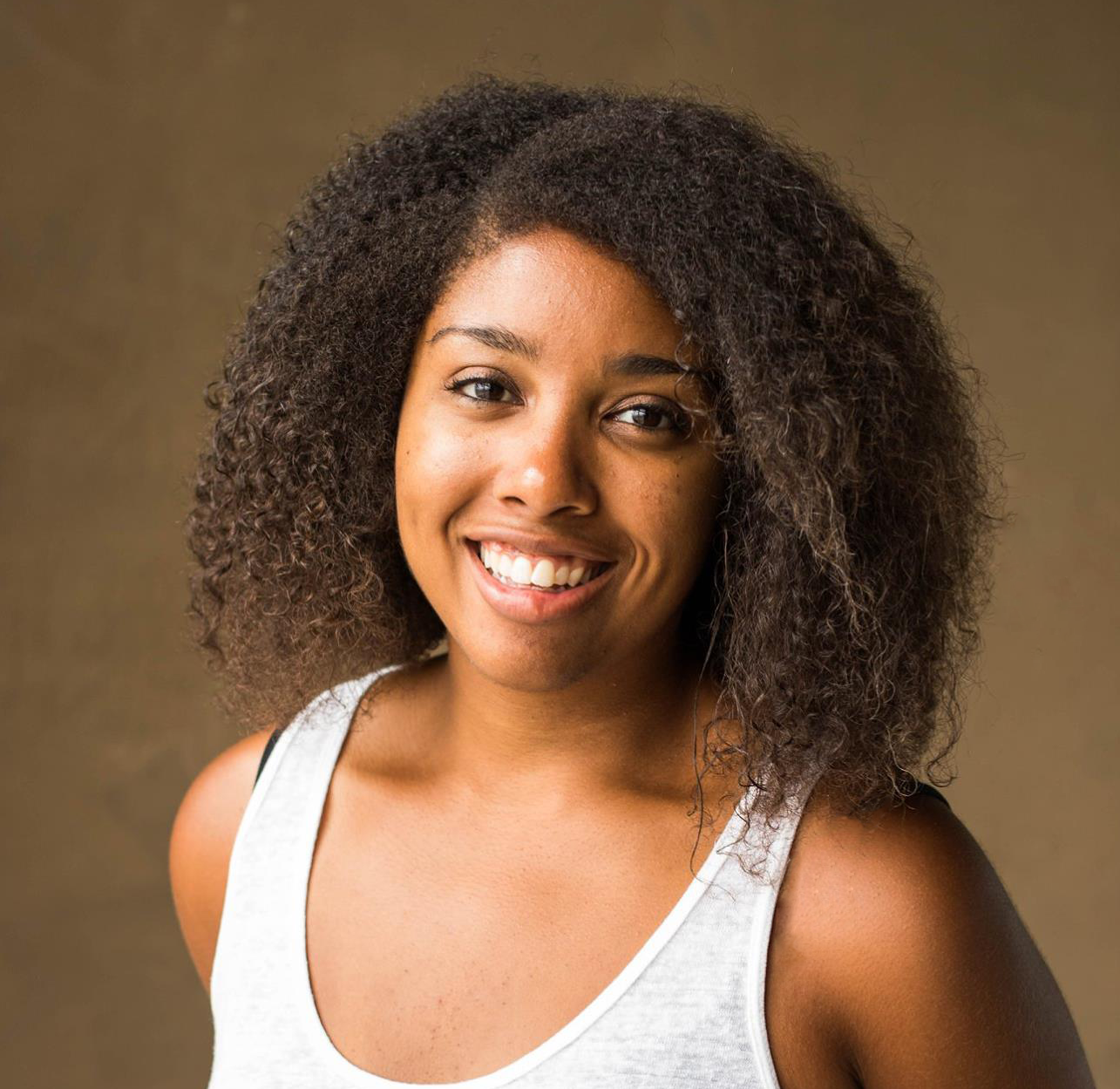 Headshot Risha Leondra.png