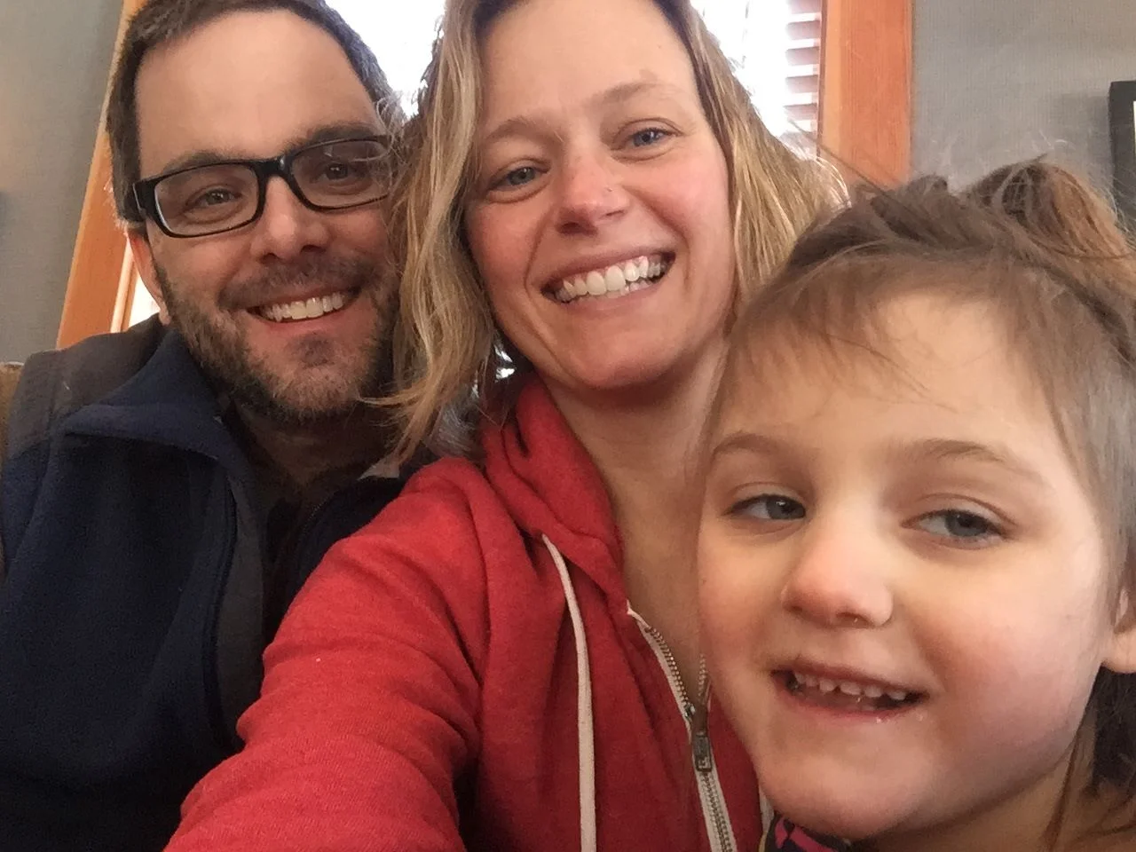 Delaney hanging with her dad, Ben and her mom, Katrina. So much family love!