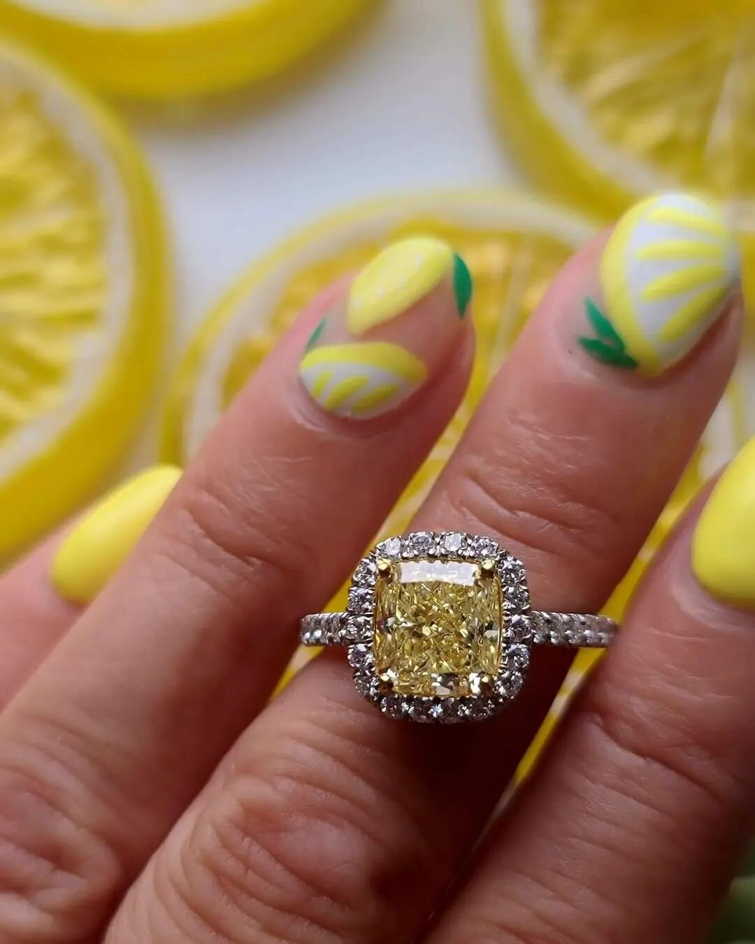 Just a little squeeze! 🍋💦

What does your dream ring look like?

Let's create it together!

Custom designed fine jewelry by Sarah Bowen.

📧DM me to discuss your design today!