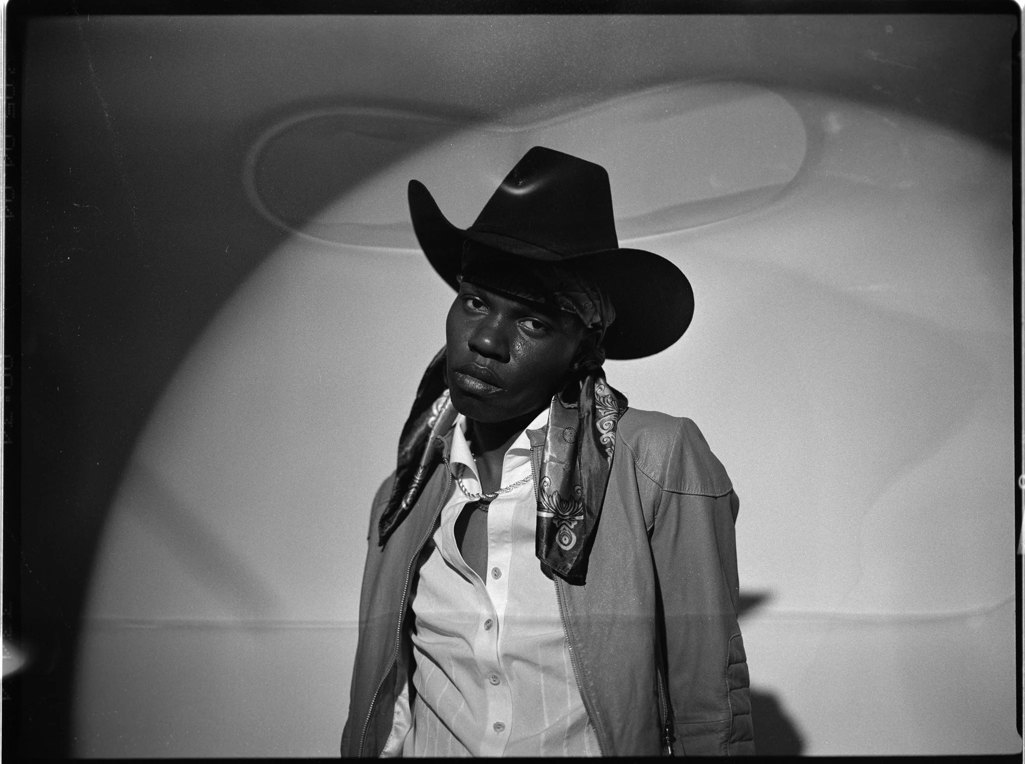 Savion B&W and Portra 120mm 007.jpg