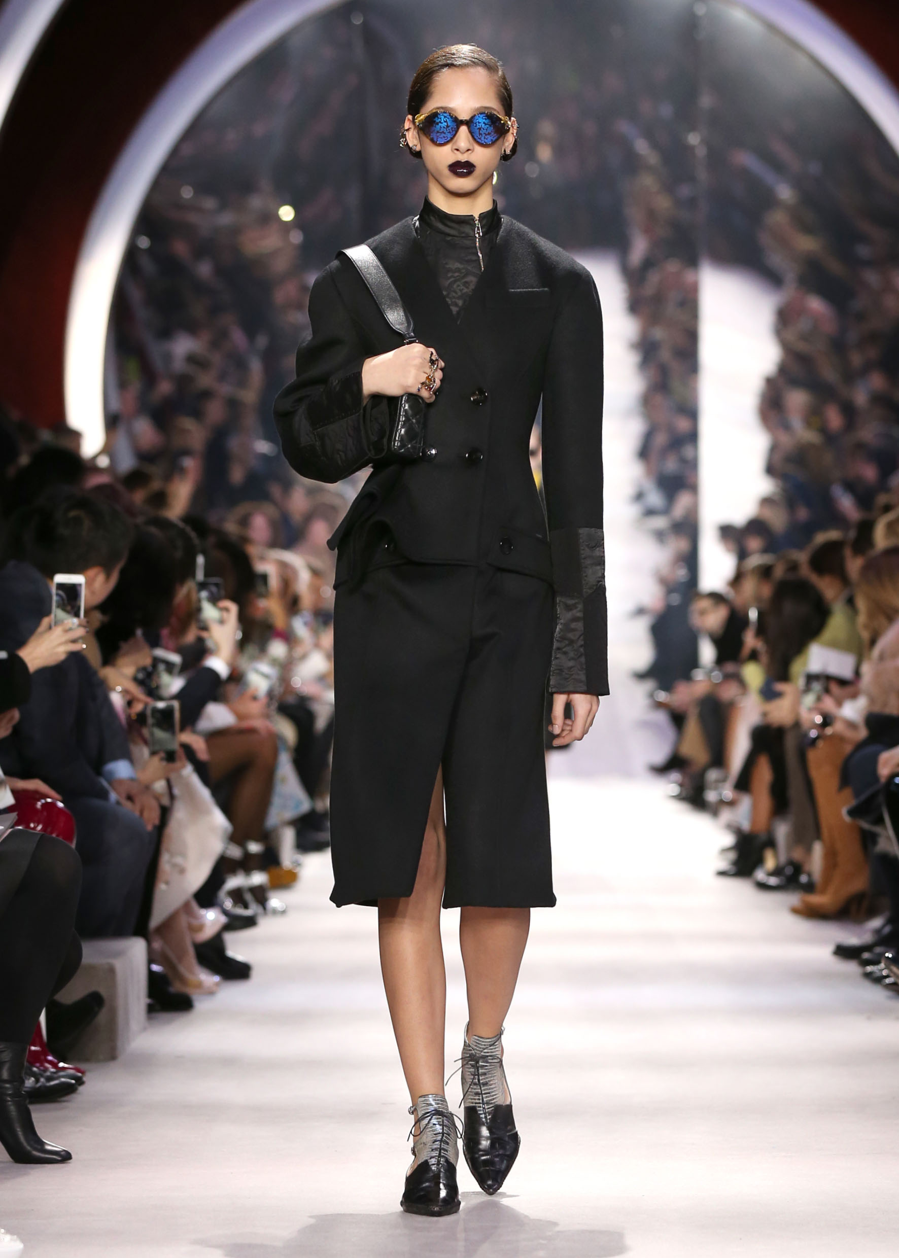 Me encantan dos cosas: los zapatos que me muero, y el saco. Clásico reinterpretado // Classic reinterpreted... this jacket is to die for.