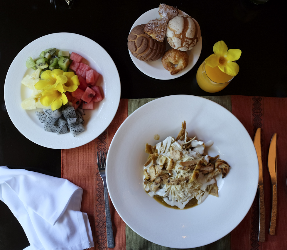 For the record... top three of all-timer best chilaquiles award =) // Se los conté en snapchat, estos chilaquiles son de mis favoritos.. quizá top tres de toda la historia, jajaja