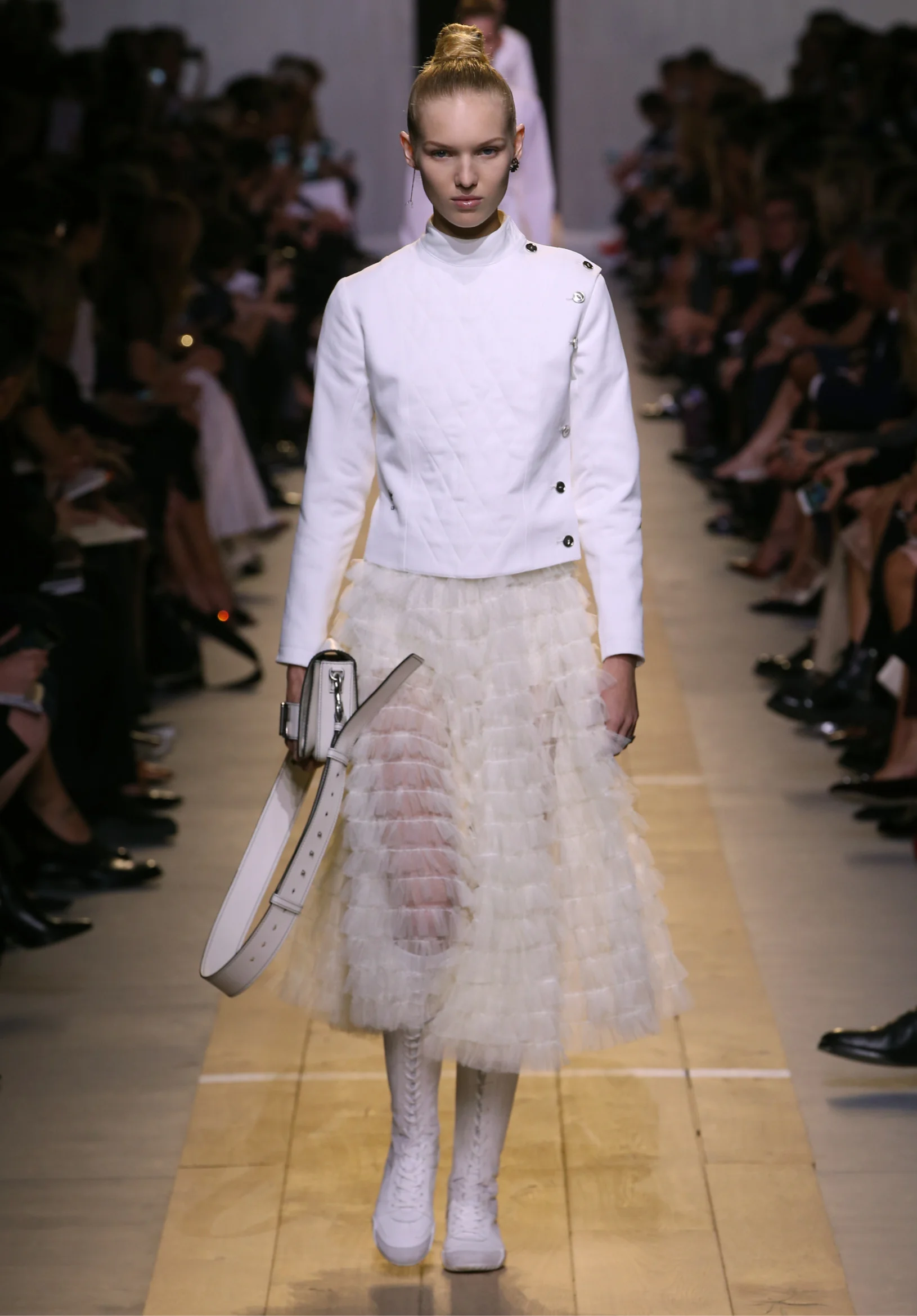 Jacket and tulle skirt... yes please // para que no se sientan mal cuando hagan combinaciones entre sacos, suéteres y faldas...