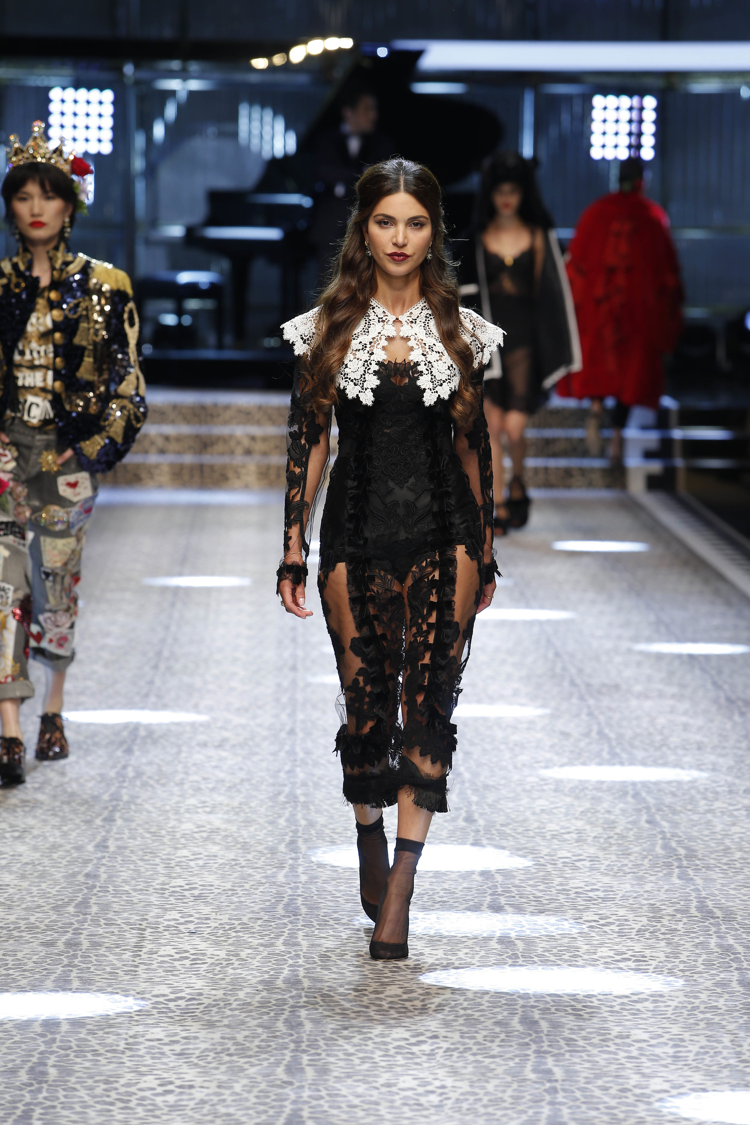 Dolce&Gabbana_women's fashion show fw17-18_Runway_images (6).jpg