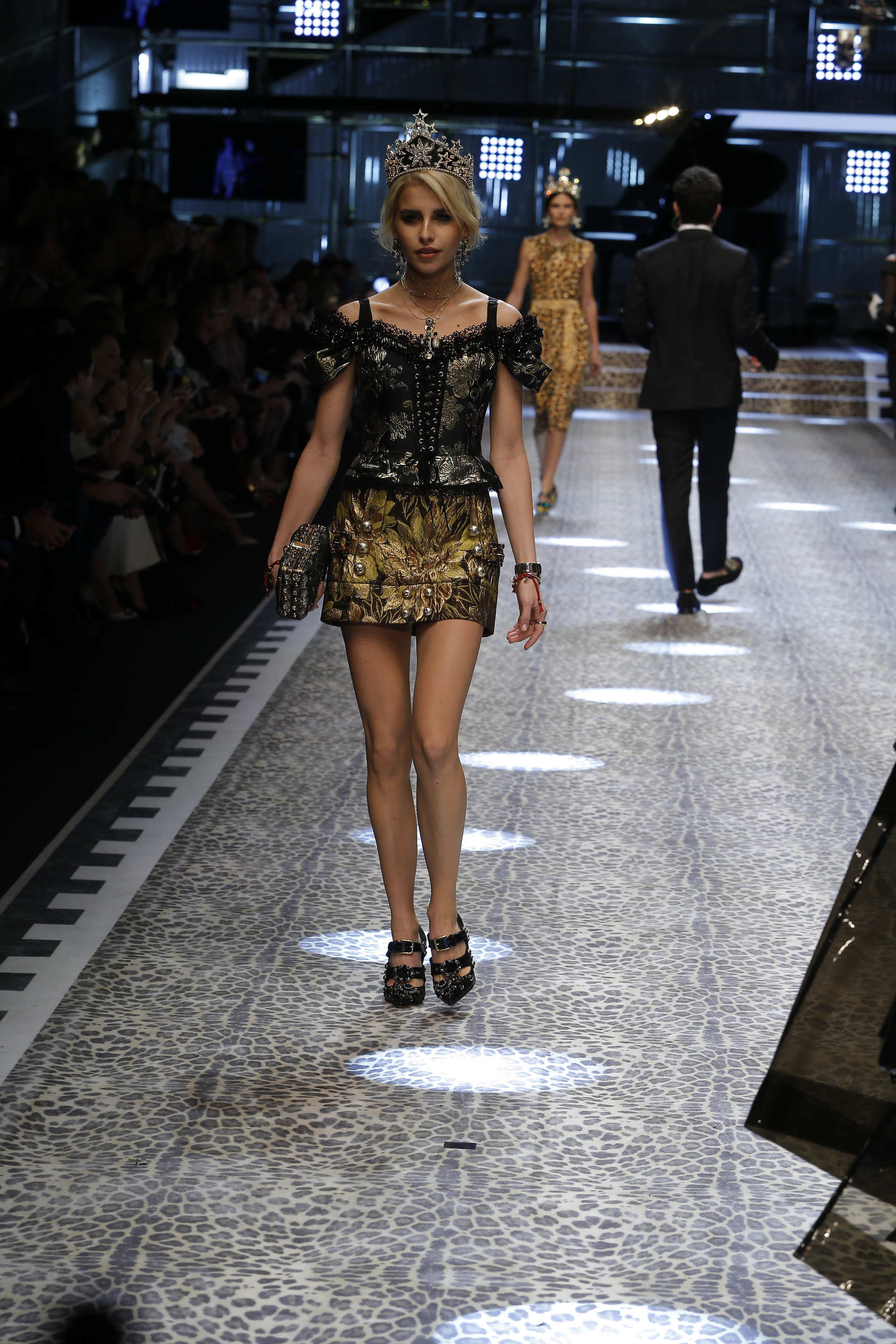 Dolce&Gabbana_women's fashion show fw17-18_Runway_images (115).jpg