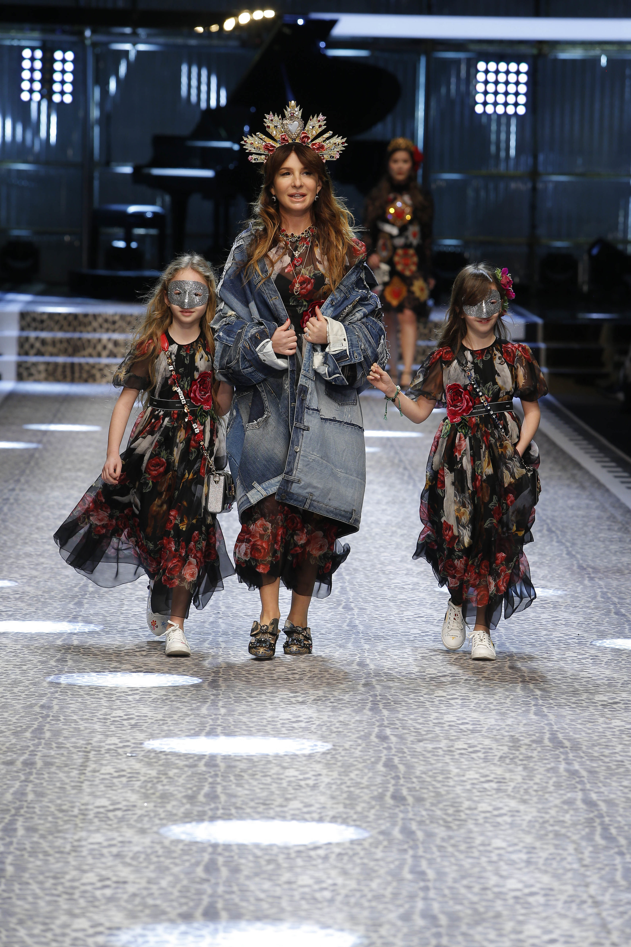Dolce&Gabbana_women's fashion show fw17-18_Runway_images (70).jpg